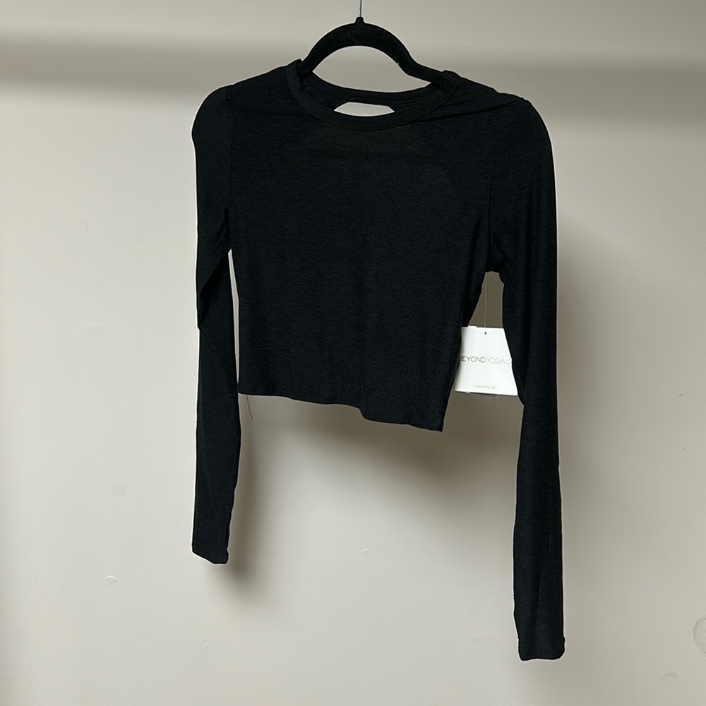 Beyond yoga sunrise cropped pullover long sleeve dark night heather